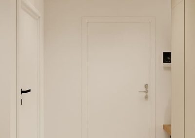 Nowoczesne wejście z szafą na wymiar i oświetleniem LED.